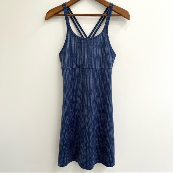 Columbia omni-wick advanced evaporation blue outdoor hiking dress built in bra